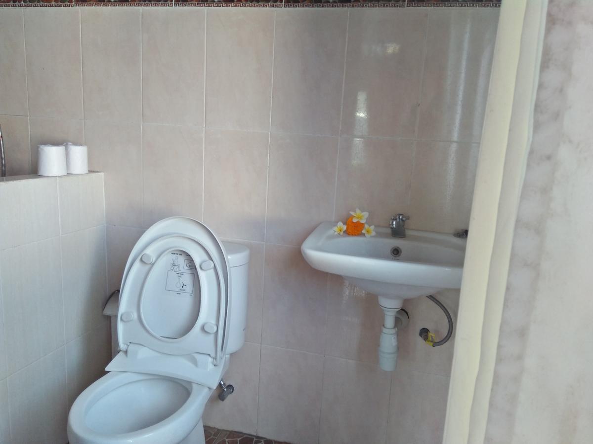 Tira Amed Homestay Bagian luar foto