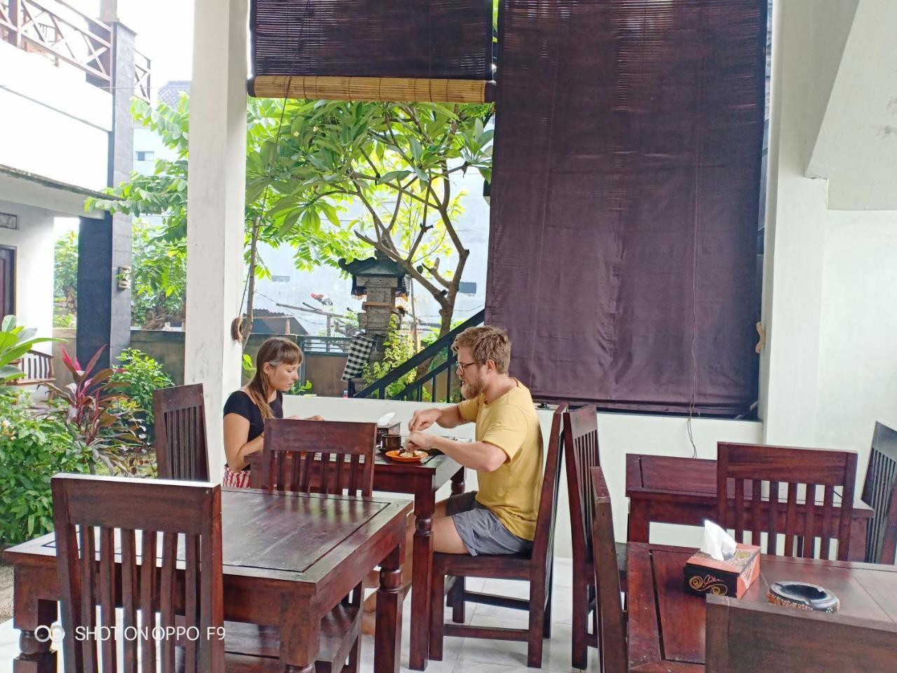 Tira Amed Homestay Bagian luar foto
